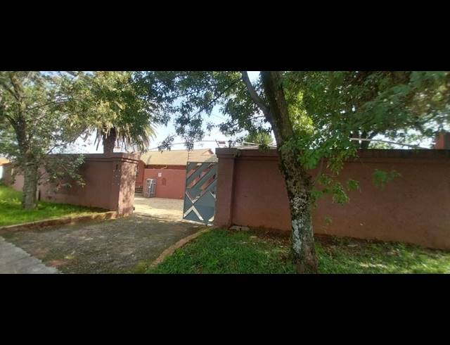 5 BEDROOM HOUSE FOR SALE IN SIMMERFIELD